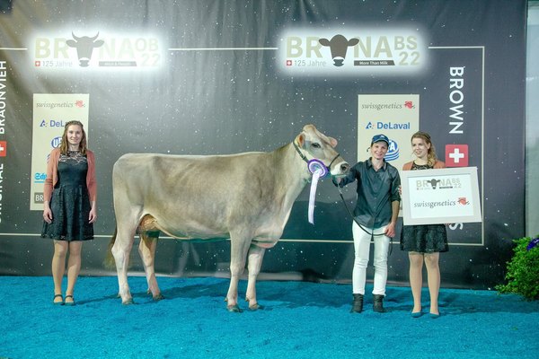 Junior Champion Estell von M.+C. Schneider